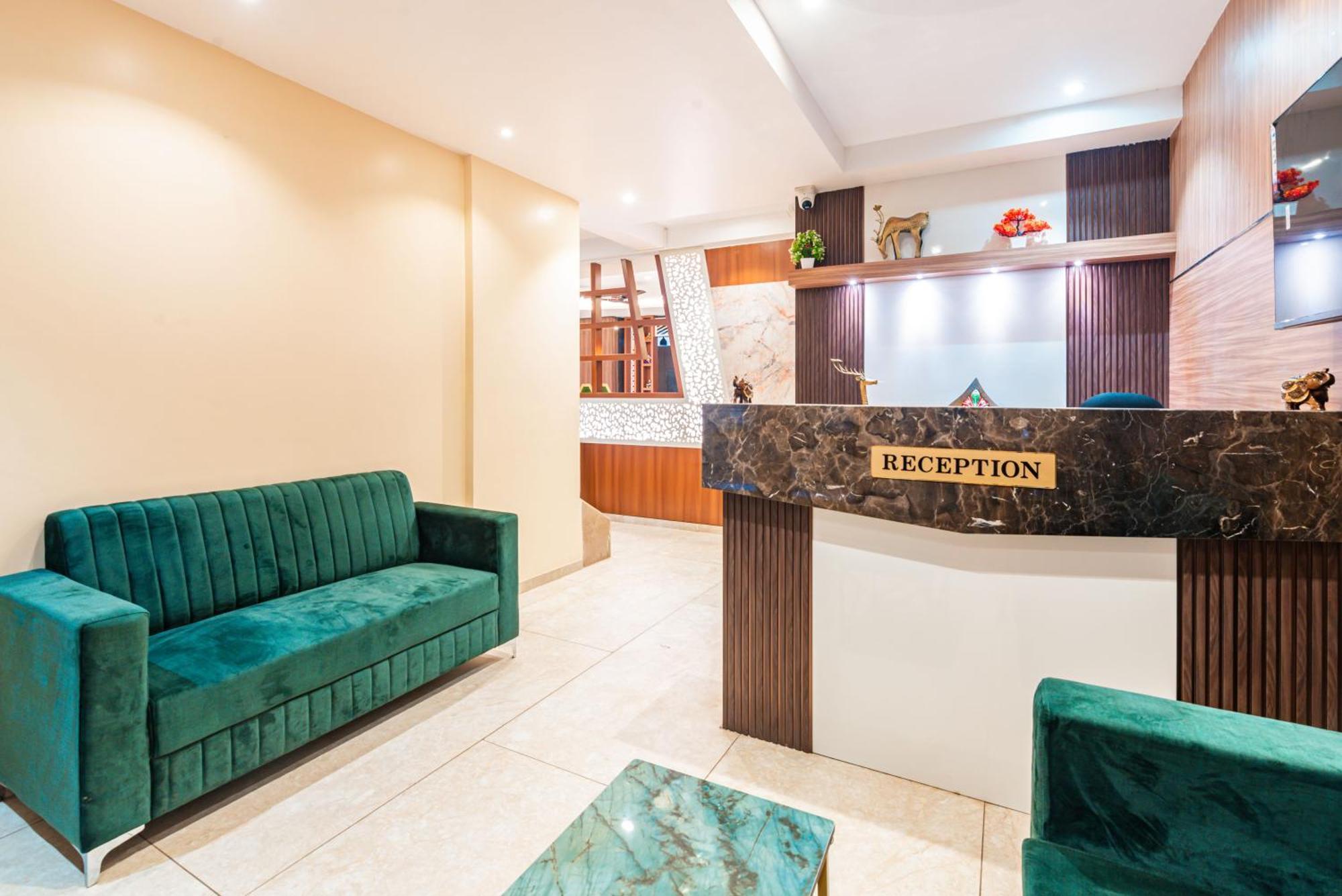 Lemon Wood Suites Pune Exteriör bild