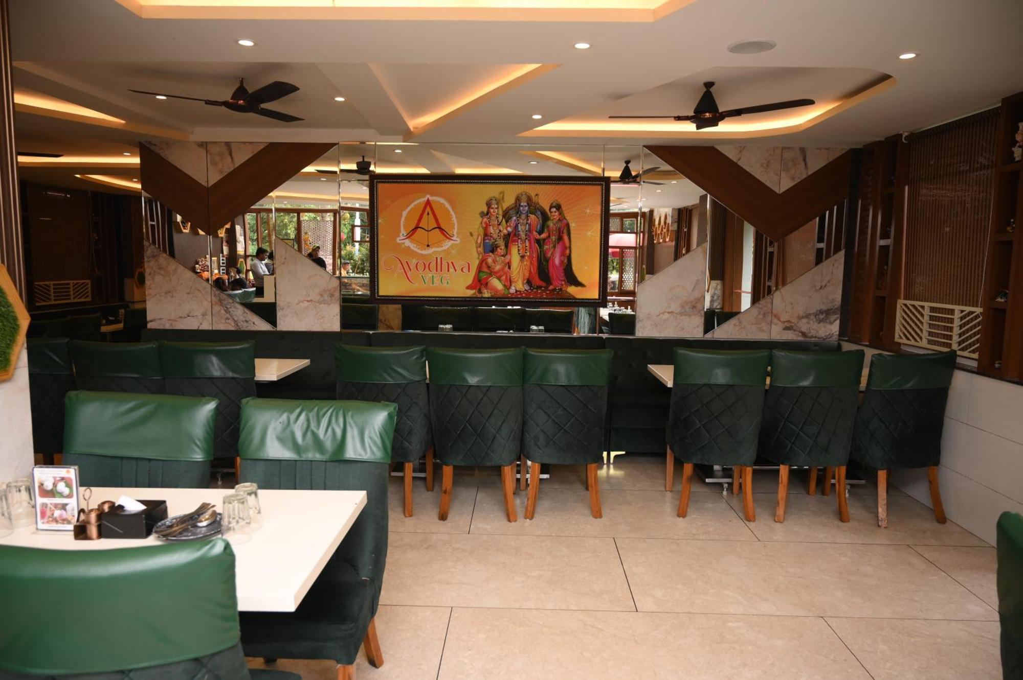 Lemon Wood Suites Pune Exteriör bild