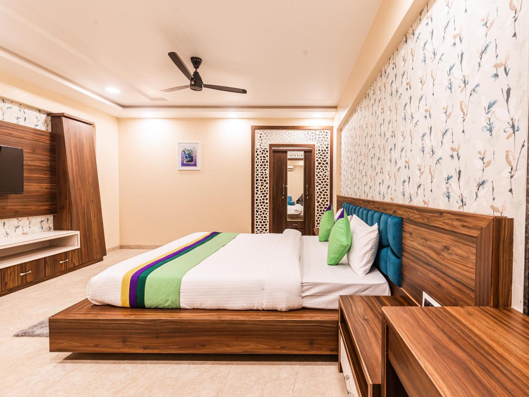 Lemon Wood Suites Pune Exteriör bild