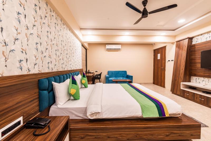 Lemon Wood Suites Pune Exteriör bild