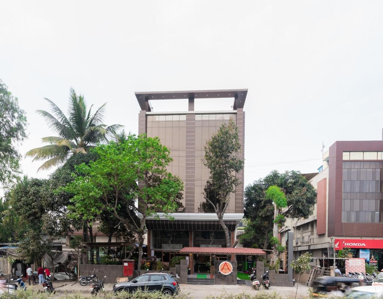 Lemon Wood Suites Pune Exteriör bild